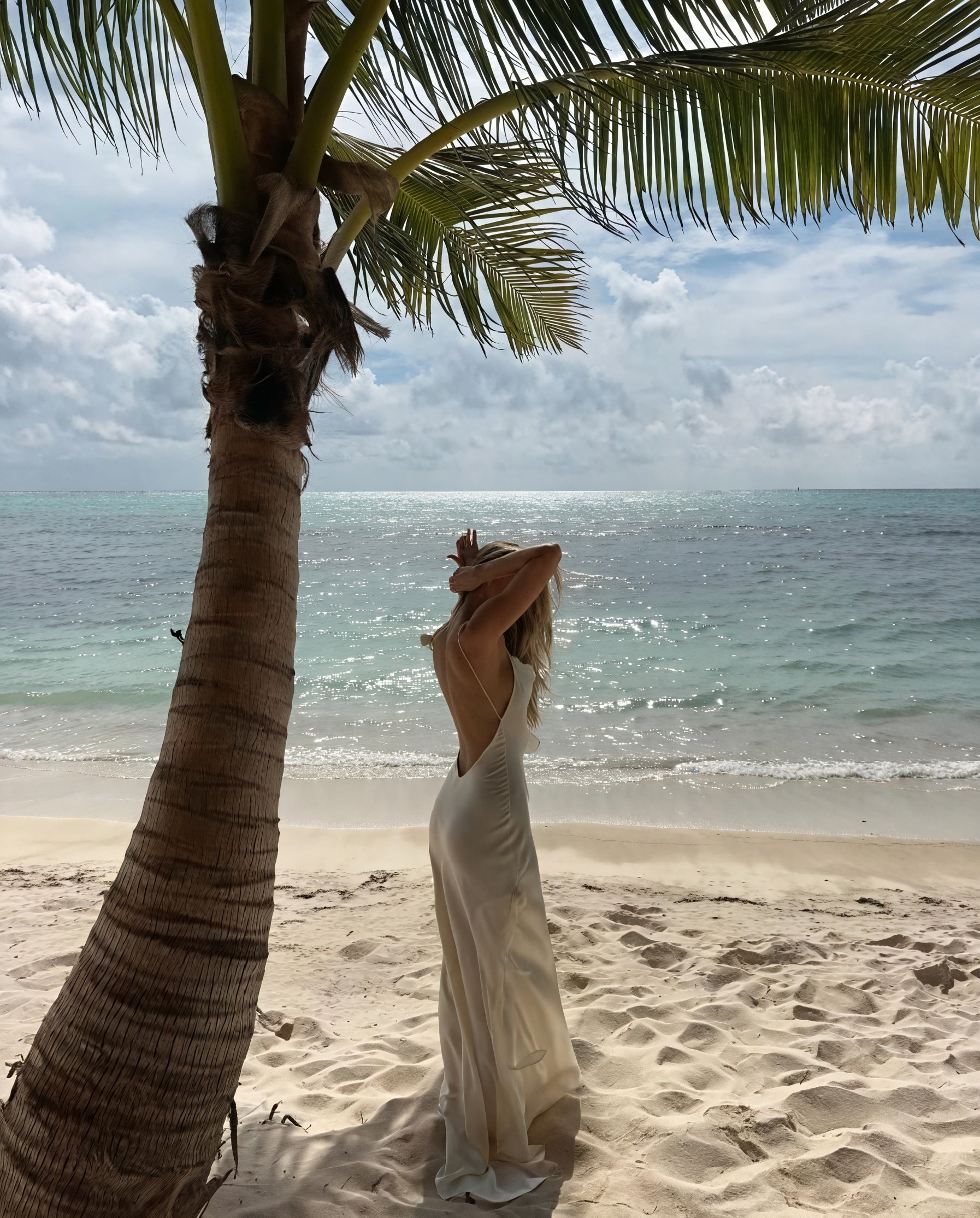 Abito Lungo Raso – Scollo a Cascata Spalline Sottili