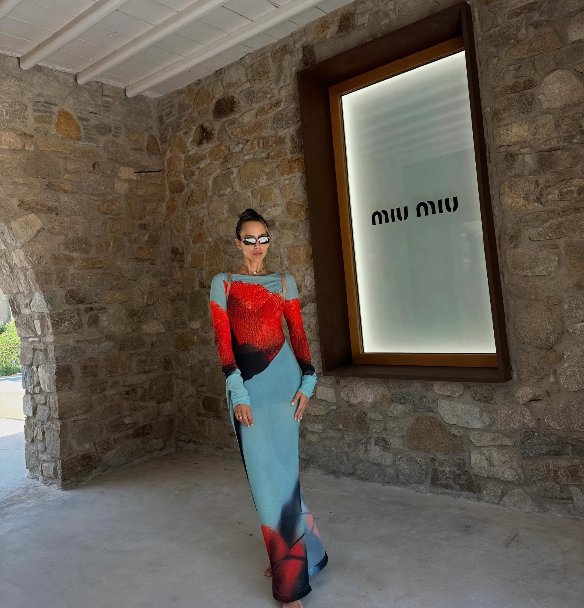 Abito Lungo Maniche Lunghe – Stampa Floreale Vibrante