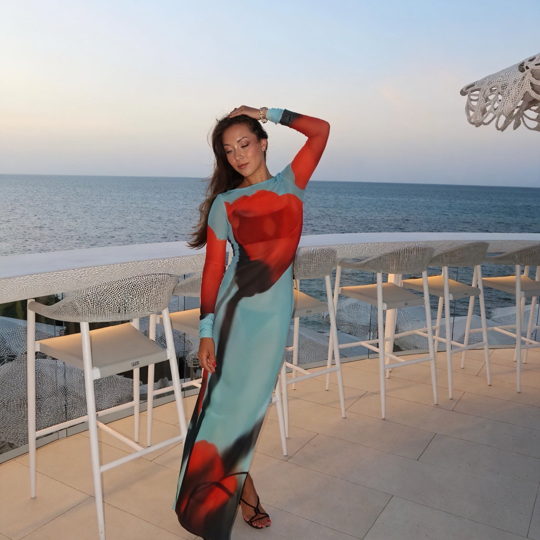 Abito Lungo Maniche Lunghe – Stampa Floreale Vibrante