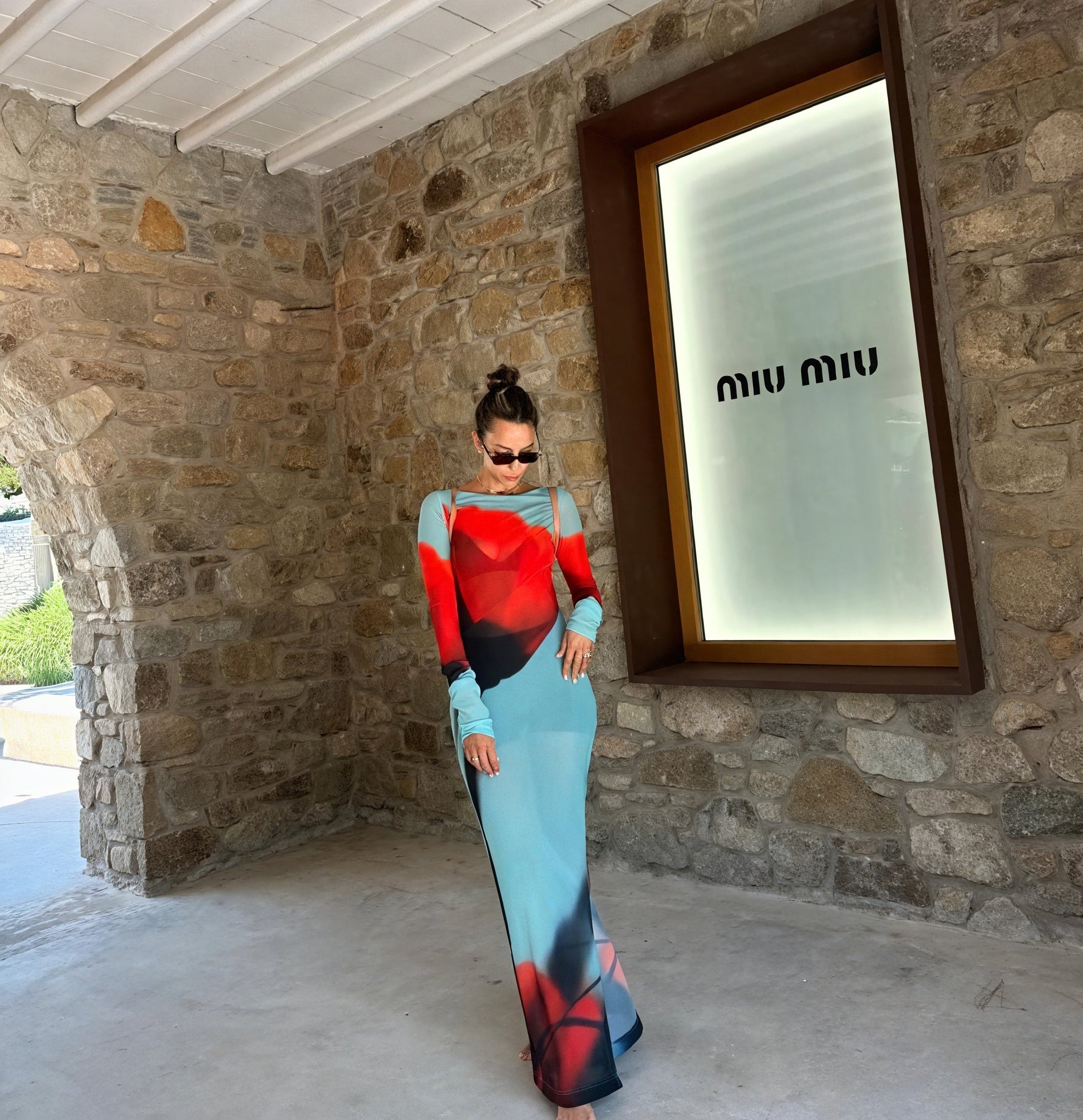 Abito Lungo Maniche Lunghe – Stampa Floreale Vibrante