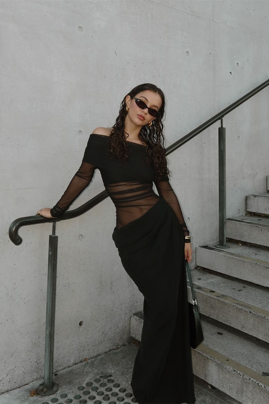 Abito Scultoreo con Dettagli Audaci