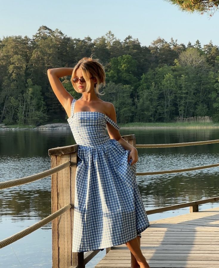 Abito Gingham con Scollo Quadrato e Bottoni