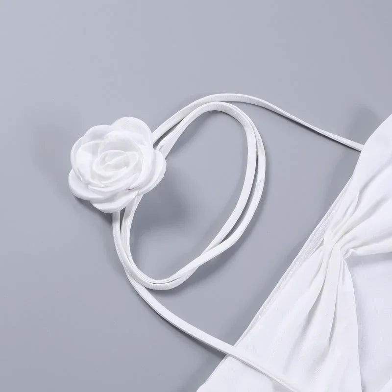 Abito Mini Chic con Dettagli Floreali