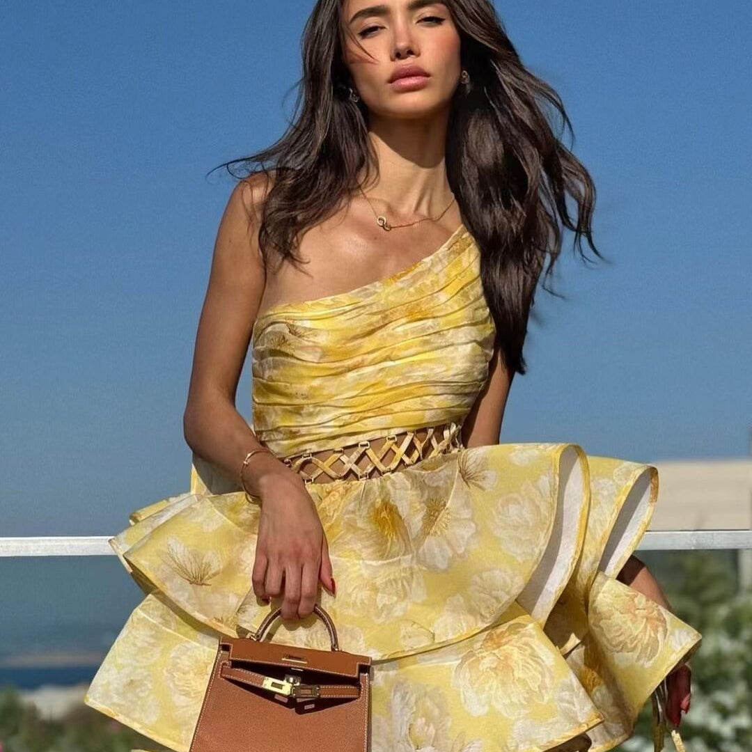 Abito Monospalla Floreale – Orlo Asimmetrico Increspato