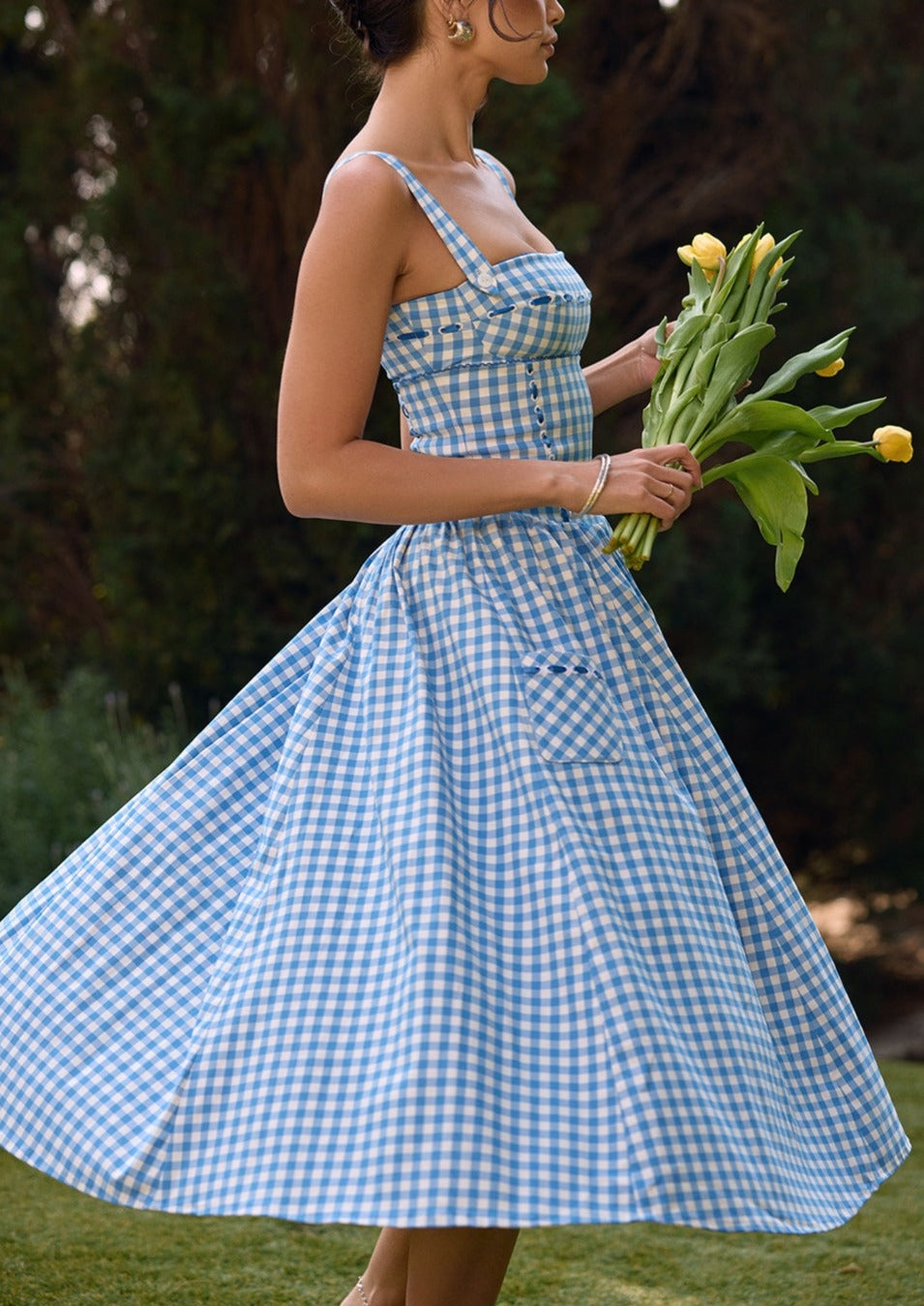 Abito Gingham con Scollo Quadrato e Bottoni