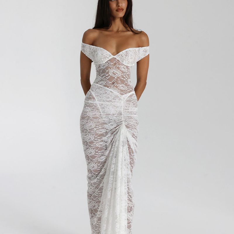 Abito Elegante con Dettagli in Pizzo