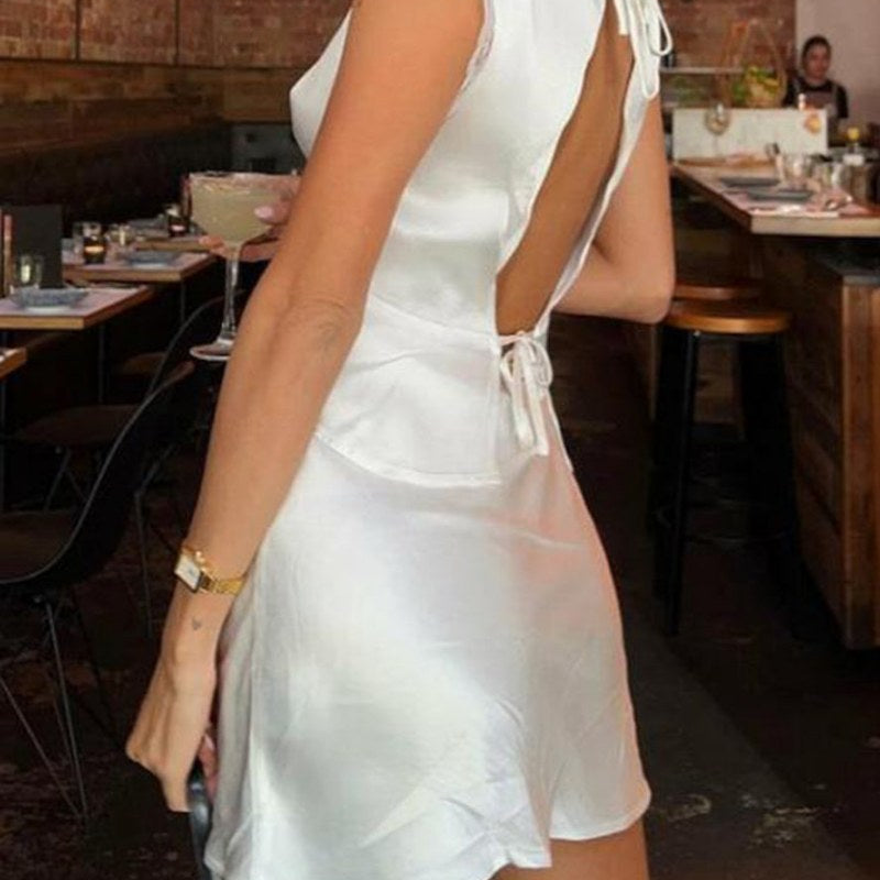 Abito Corto in Raso con Dettagli in Pizzo