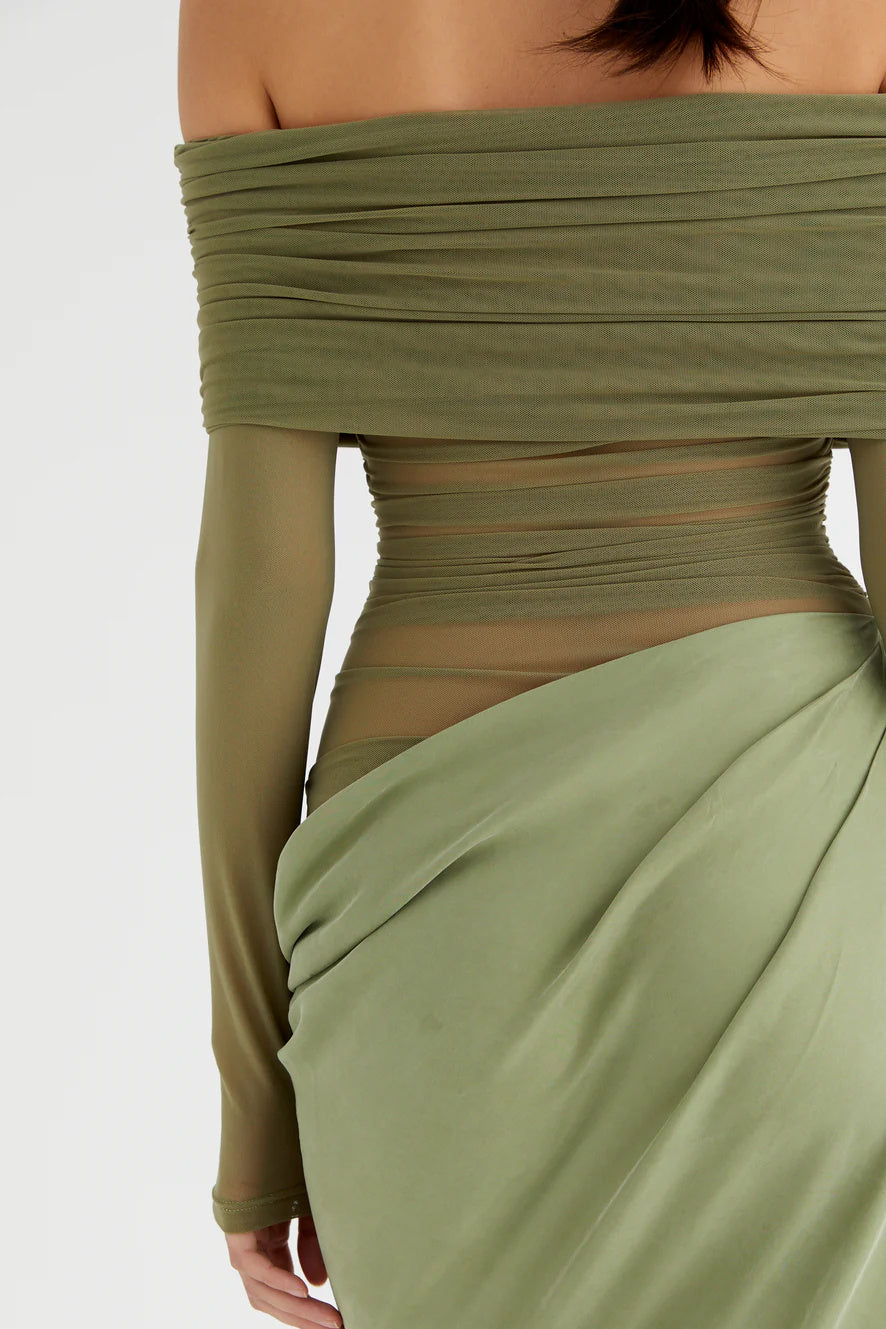 Abito Scultoreo con Dettagli Audaci