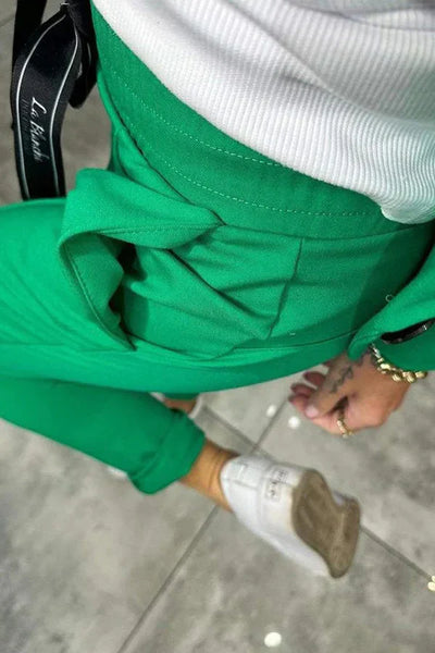 Un completo su misura con giacca morbida e pantaloni jogging comodi