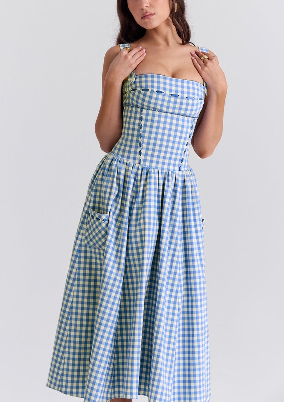 Abito Gingham con Scollo Quadrato e Bottoni