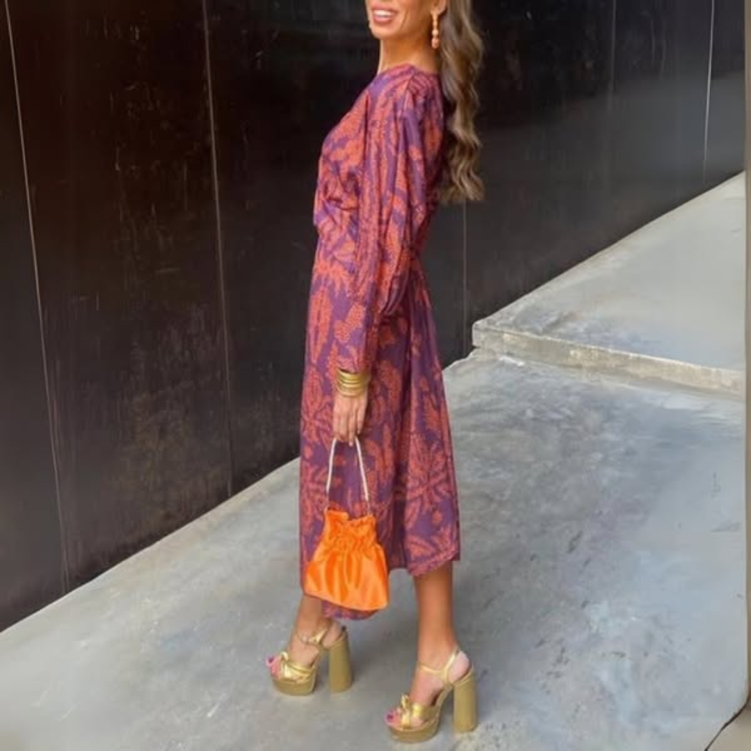 Abito Lungo Stampato – Scollo a V e Nodo in Vita